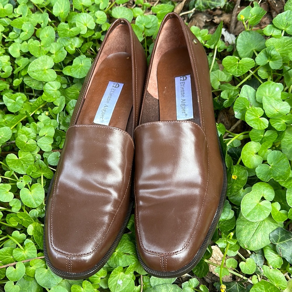 Classy Etienne Aigner Leather Loafers (Sz-10)